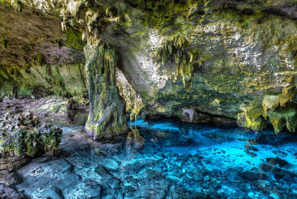 Grottentauchen in der Cenote Dos Ojos