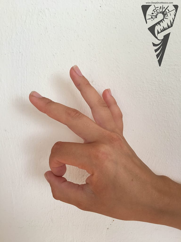 Handzeichen beim Tauchen- www.DeepDiveMexico.com